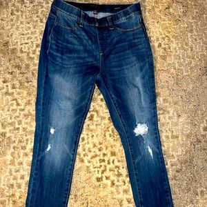 Judy blue, skinny fit jeans. No stains or blemishes. In like new condition.
